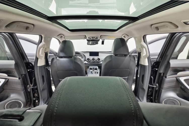 Used Wey VV7 2017 2.0T Ultra-Luxury Version Interior 6