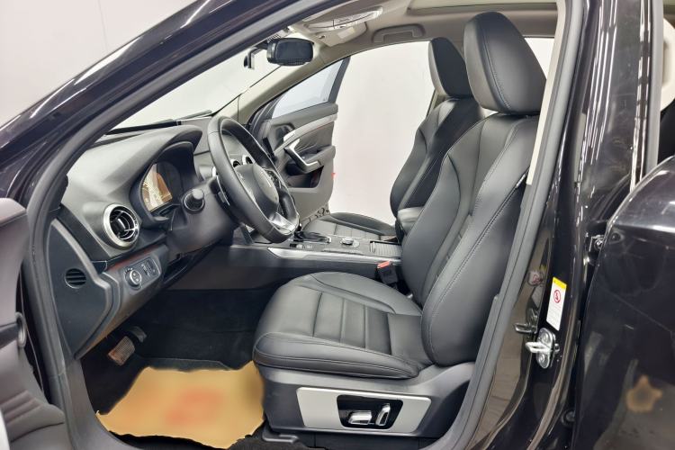 Used Wey VV7 2017 2.0T Ultra-Luxury Version Interior 7