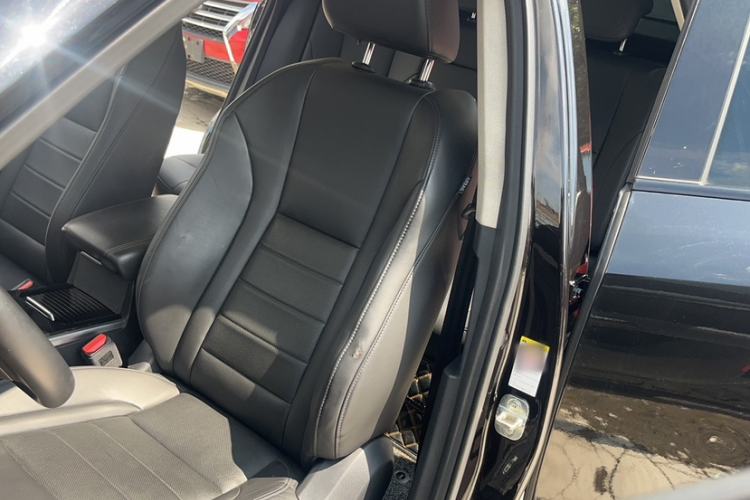 Used Wey VV7 2017 2.0T Ultra-Luxury Version Interior 7
