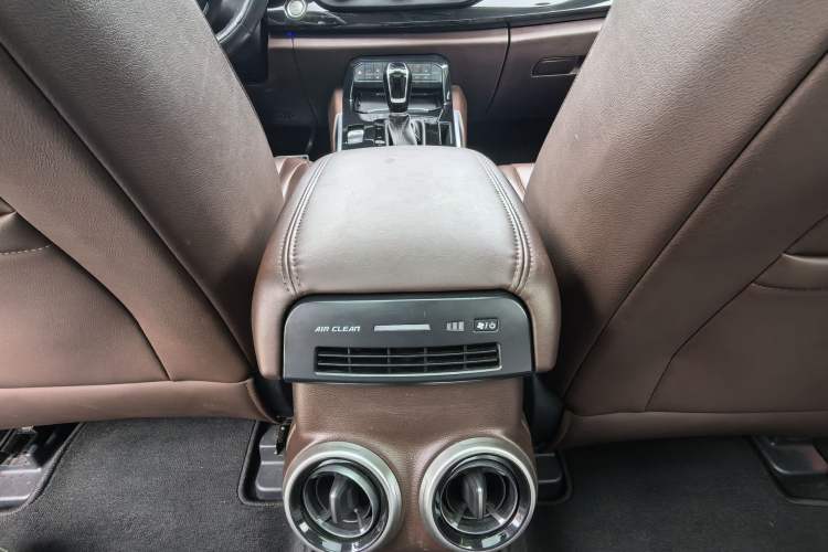 Used Wey VV7 2017 2.0T Flagship Model Interior 8
