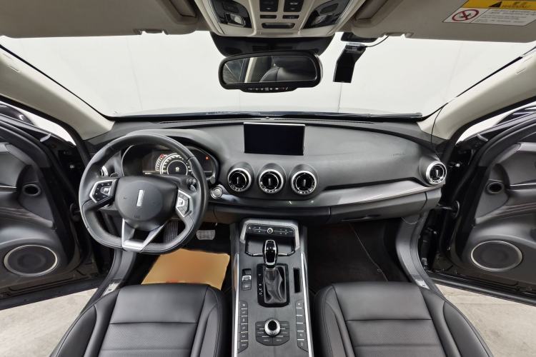 Used Wey VV7 2017 2.0T Ultra-Luxury Version Interior 9
