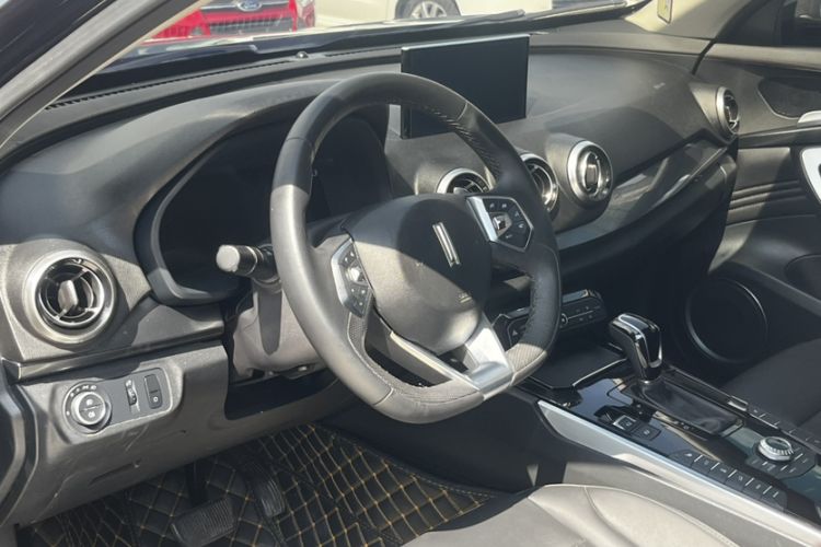 Used Wey VV7 2017 2.0T Ultra-Luxury Version Interior 9