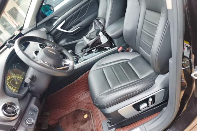 Used Wey VV7 2017 2.0T Luxury Model Left Front Seat