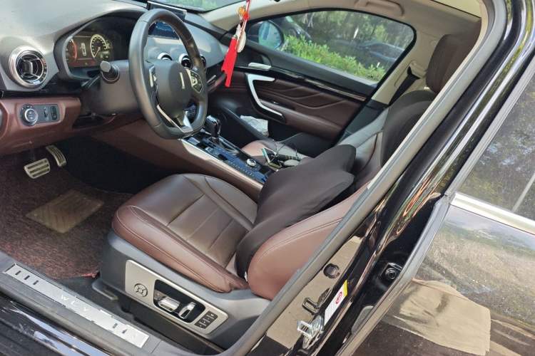 Used Wey VV7 2017 2.0T Flagship Model Left Front Seat