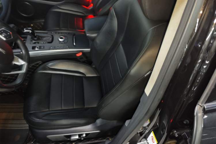 Used Wey VV7 2017 2.0T Luxury Model Left Front Seat