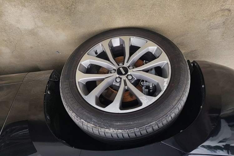 Used Wey VV7 2017 2.0T Ultra-Luxury Version Left Front Wheel Hub