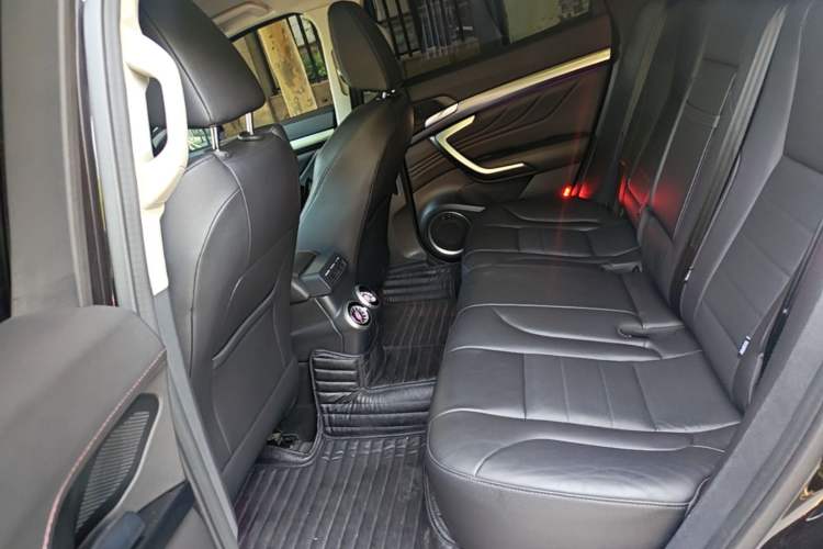 Used Wey VV7 2017 2.0T Flagship Model Left Rear Seat