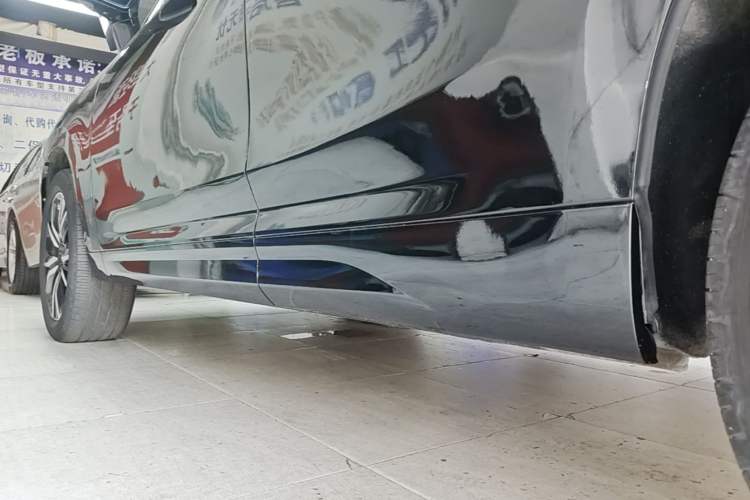 Used Wey VV7 2017 2.0T Ultra-Luxury Version Left Side Sill