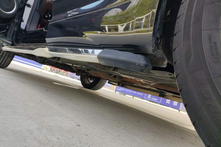 Used Wey VV7 2017 2.0T Ultra-Luxury Version Left Side Sill