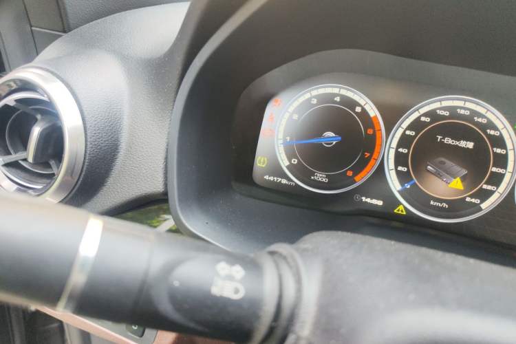 Used Wey VV7 2017 2.0T Ultra-Luxury Version Odometer Close Up