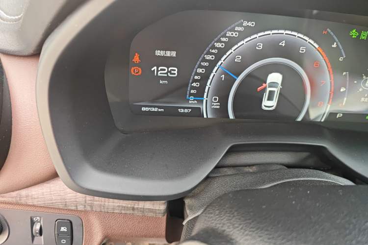 Used Wey VV7 2017 2.0T Ultra-Luxury Version Odometer Close Up