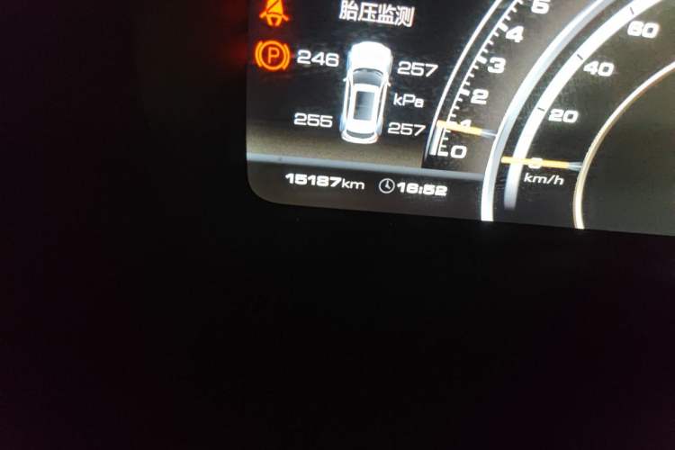 Used Wey VV7 2017 2.0T Flagship Model Odometer Close Up