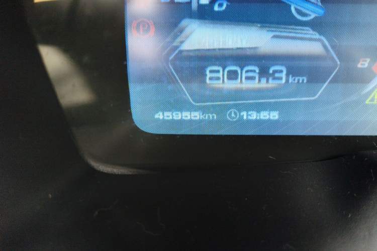 Used Wey VV7 2017 2.0T Flagship Model Odometer Close Up