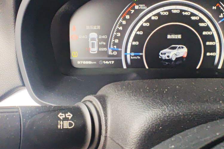 Used Wey VV7 2017 2.0T Flagship Model Odometer Close Up