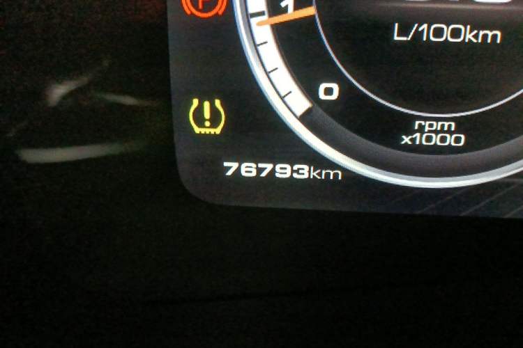 Used Wey VV7 2017 2.0T Flagship Model Odometer Close Up