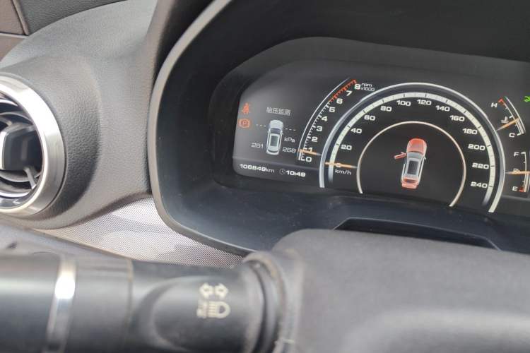 Used Wey VV7 2017 2.0T Luxury Model Odometer Close Up