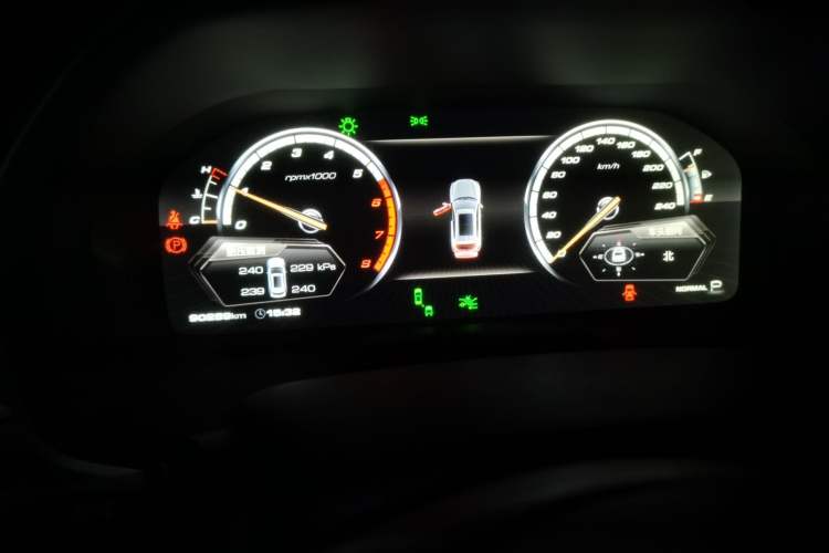 Used Wey VV7 2017 2.0T Flagship Model Odometer Close Up