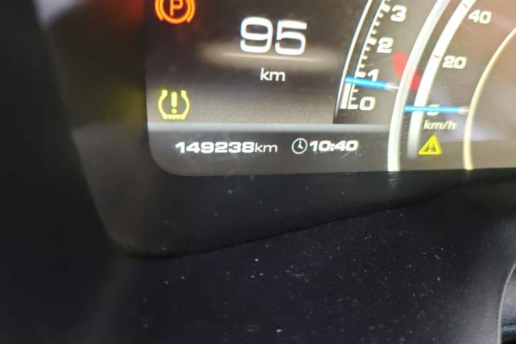 Used Wey VV7 2017 2.0T Flagship Model Odometer Close Up