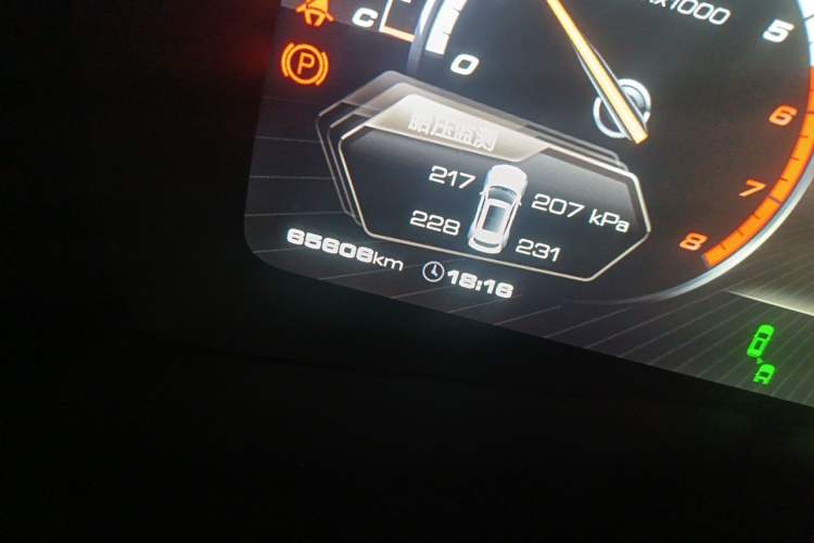 Used Wey VV7 2017 2.0T Flagship Model Odometer Close Up