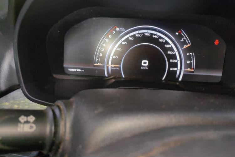 Used Wey VV7 2017 2.0T Flagship Model Odometer Close Up