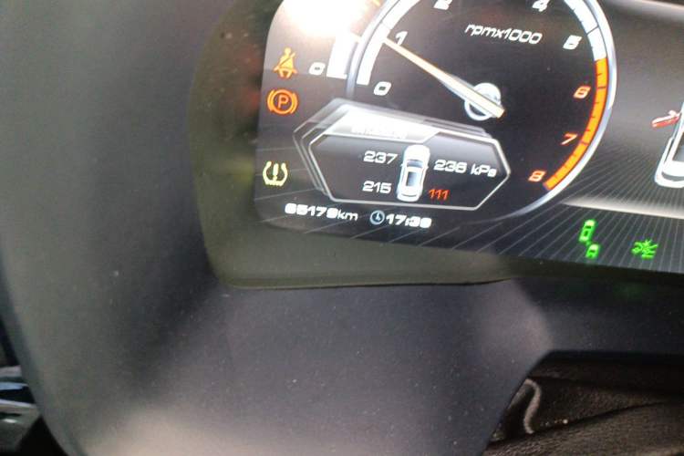 Used Wey VV7 2017 2.0T Flagship Model Odometer Close Up