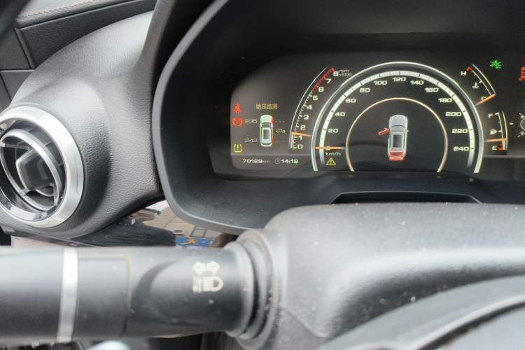 Used Wey VV7 2017 2.0T Ultra-Luxury Version Odometer Close Up