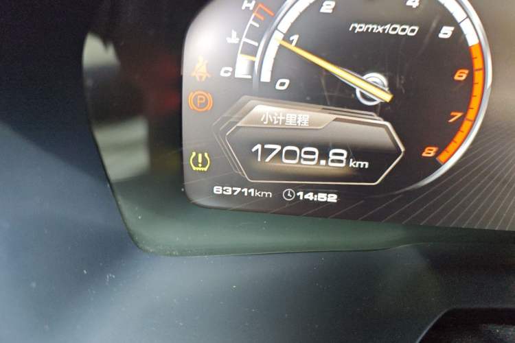 Used Wey VV7 2017 2.0T Flagship Model Odometer Close Up