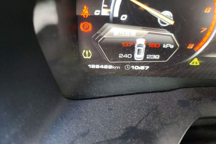 Used Wey VV7 2017 2.0T Flagship Model Odometer Close Up