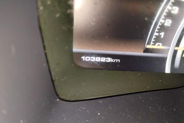 Used Wey VV7 2017 2.0T Flagship Model Odometer Close Up