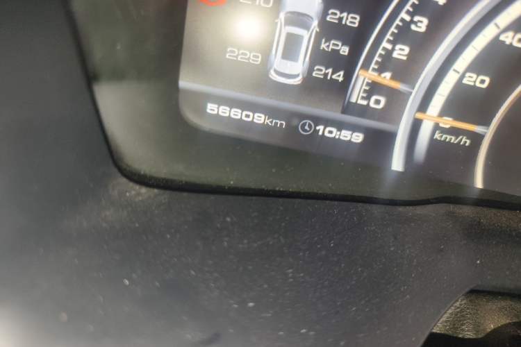 Used Wey VV7 2017 2.0T Flagship Model Odometer Close Up