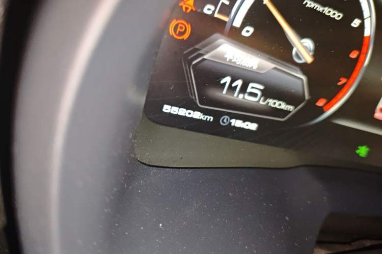 Used Wey VV7 2017 2.0T Ultra-Luxury Version Odometer Close Up