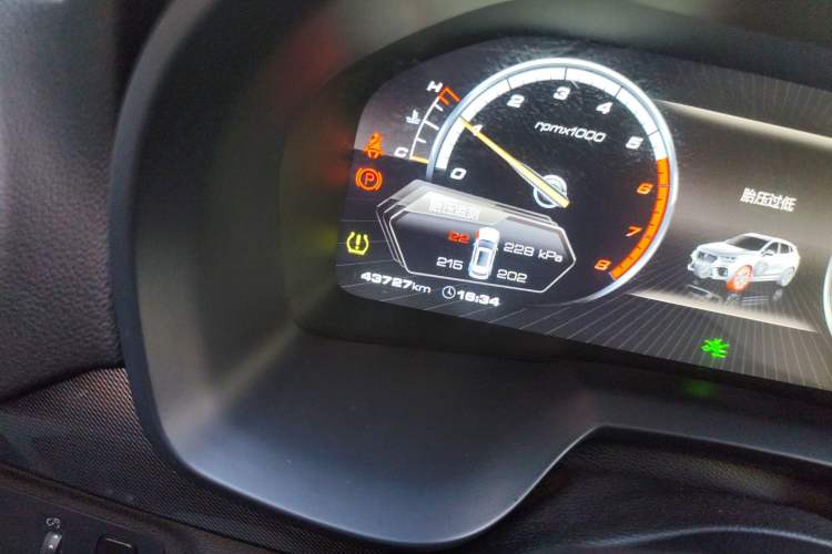 Used Wey VV7 2017 2.0T Luxury Model Odometer Close Up