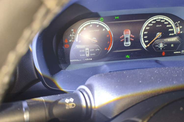 Used Wey VV7 2017 2.0T Flagship Model Odometer Close Up