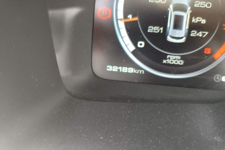 Used Wey VV7 2017 2.0T Ultra-Luxury Version Odometer Close Up