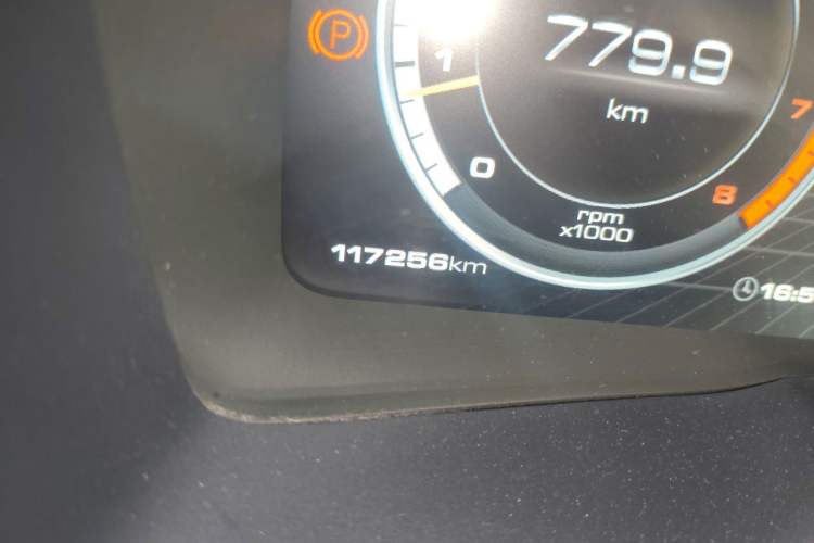 Used Wey VV7 2017 2.0T Flagship Model Odometer Close Up