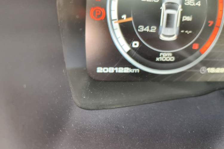 Used Wey VV7 2017 2.0T Flagship Model Odometer Close Up