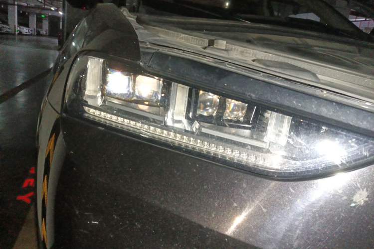 Used Wey VV7 2017 2.0T Flagship Model Right Front Headlight