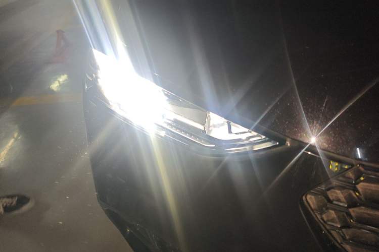Used Wey VV7 2017 2.0T Flagship Model Right Front Headlight