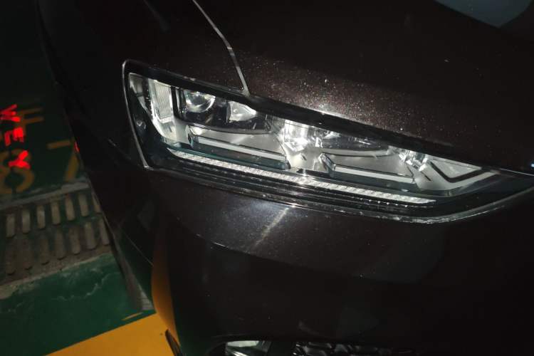 Used Wey VV7 2017 2.0T Flagship Model Right Front Headlight