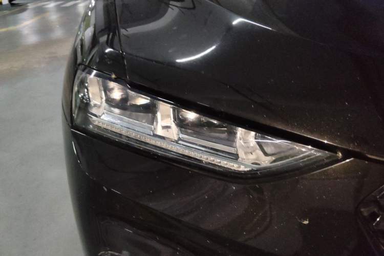 Used Wey VV7 2017 2.0T Flagship Model Right Front Headlight