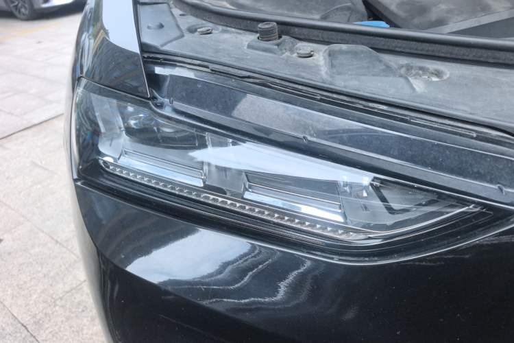Used Wey VV7 2017 2.0T Ultra-Luxury Version Right Front Headlight
