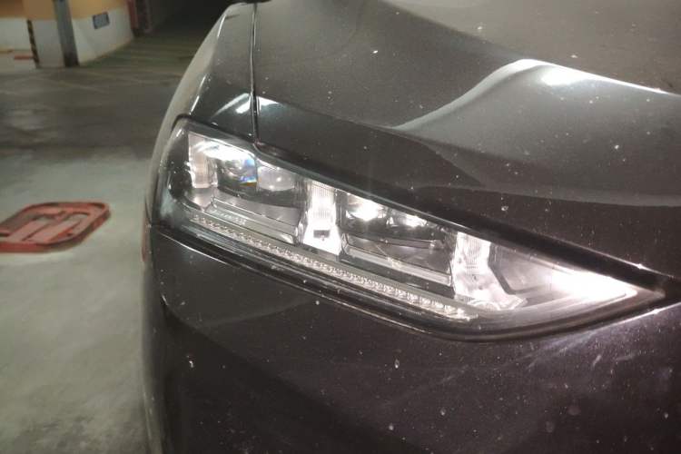 Used Wey VV7 2017 2.0T Ultra-Luxury Version Right Front Headlight