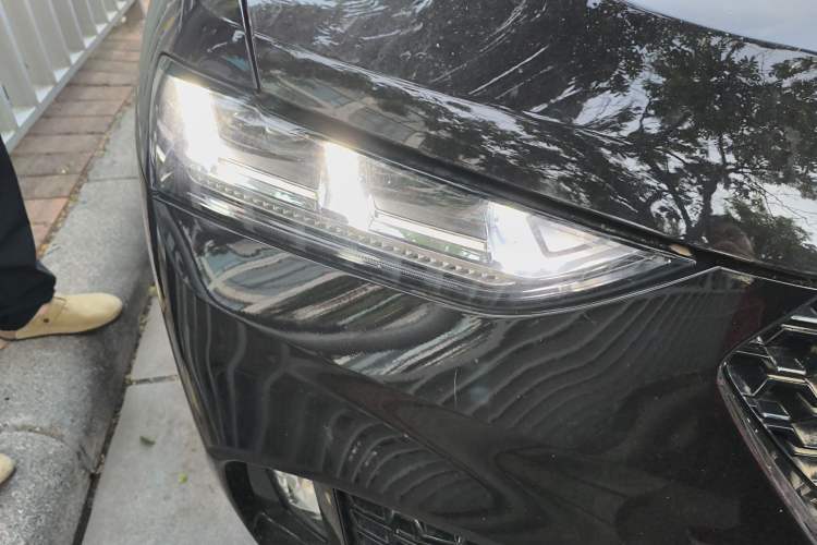 Used Wey VV7 2017 2.0T Flagship Model Right Front Headlight