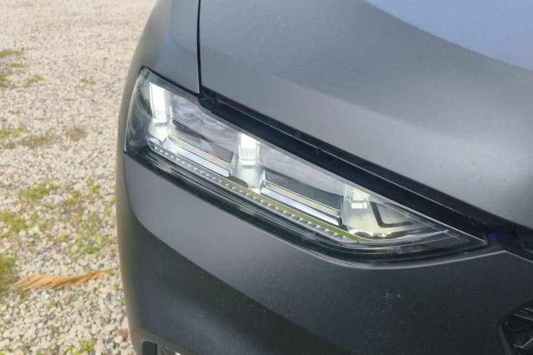 Used Wey VV7 2017 2.0T Ultra-Luxury Version Right Front Headlight