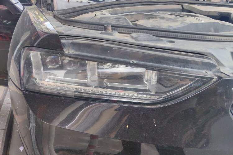 Used Wey VV7 2017 2.0T Ultra-Luxury Version Right Front Headlight