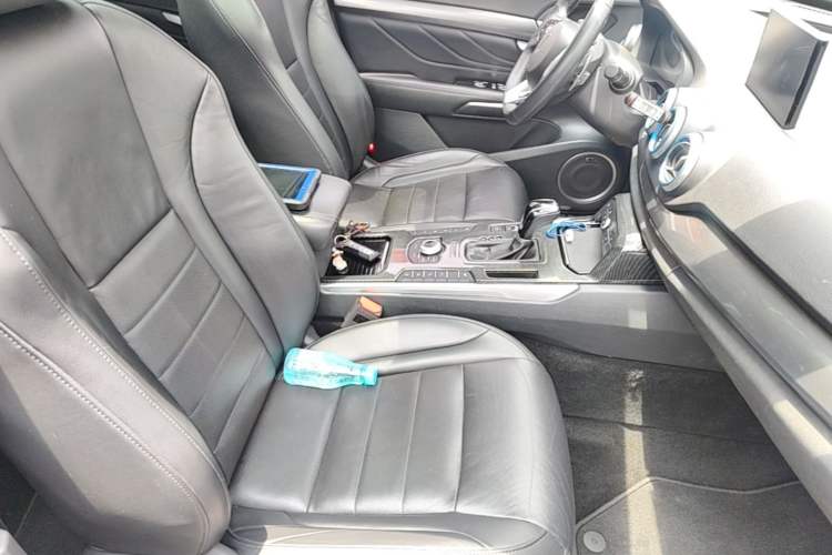 Used Wey VV7 2017 2.0T Flagship Model Right Front Seat