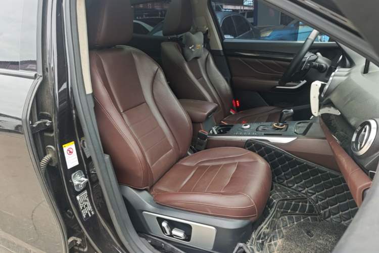 Used Wey VV7 2017 2.0T Flagship Model Right Front Seat