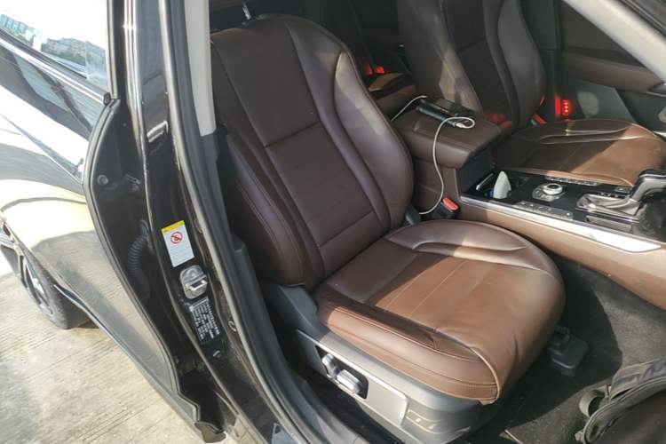 Used Wey VV7 2017 2.0T Flagship Model Right Front Seat