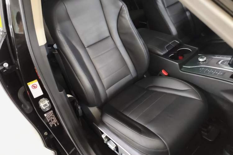 Used Wey VV7 2017 2.0T Flagship Model Right Front Seat