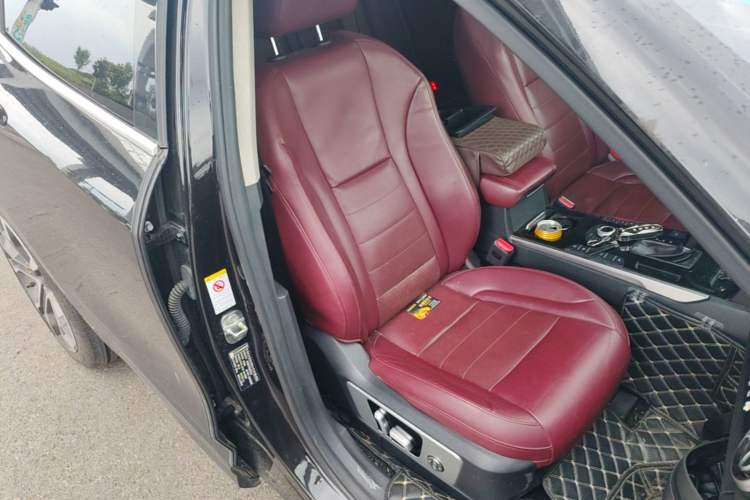 Used Wey VV7 2017 2.0T Flagship Model Right Front Seat